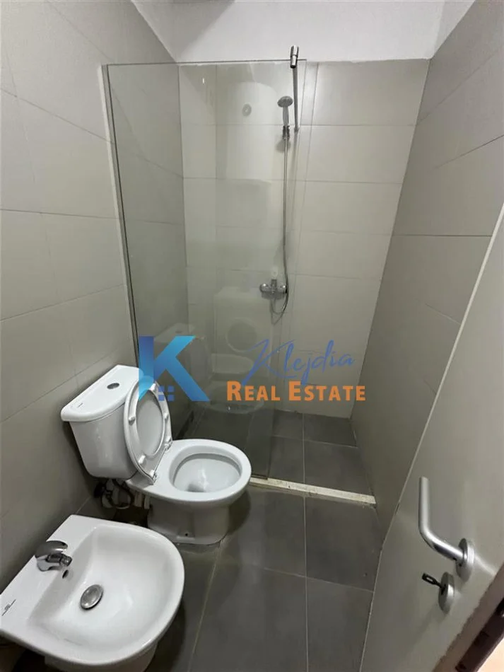 Tirane, jap me qera apartament 1+1+Ballkon Kati 8, 53 m² (Ali Dem, te kompleksi Mangalem)