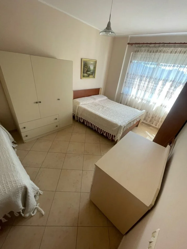 Tirane, jepet me qera apartament 3+1 Kati 7, 125 m² 850 € (21 Dhjetori)