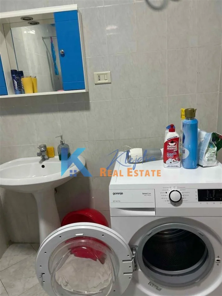 Tirane, jap me qera apartament 1+1+Ballkon Kati 3, 70 m² (prane rruges Bardhyl, te shkolla 4 Deshmoret)