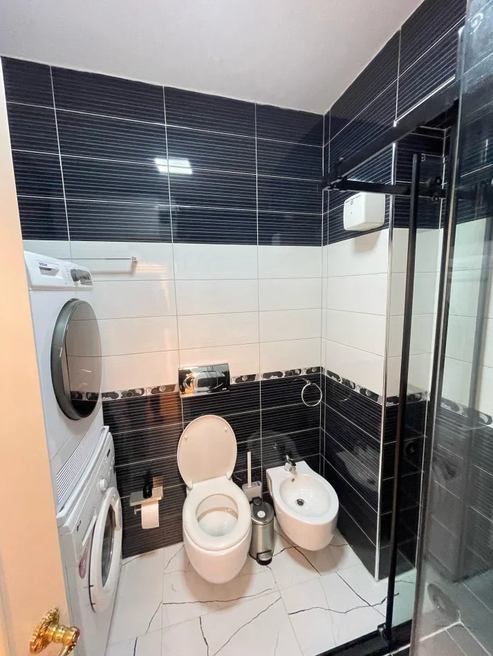 Tirane, jepet me qera apartament 2+1 Kati 9, 83 m² 1.300 € (Myslym Shyri)