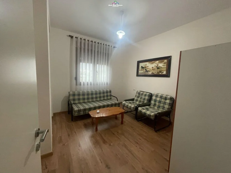 Tirane, jepet me qera apartament duplex 2+1 Kati 2, 160 m² 1.300 € (ali demi)