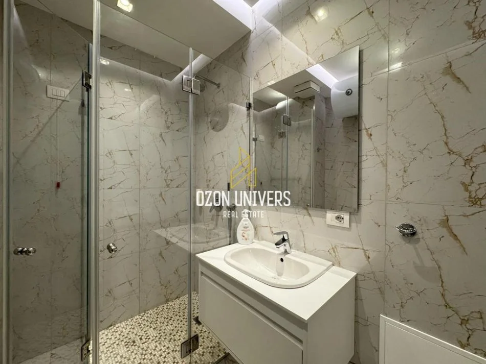 Tirane, shiten tre apartament 1+1+Ballkon Kati 4, 217 m² (Rruga e Barrikadave)