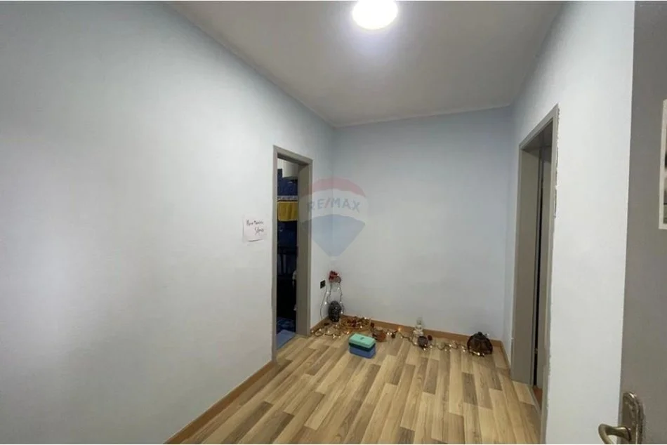 Tirane, jepet me qera apartament 1+1 Kati 1, 54 m² 550 € (Ali Demi)