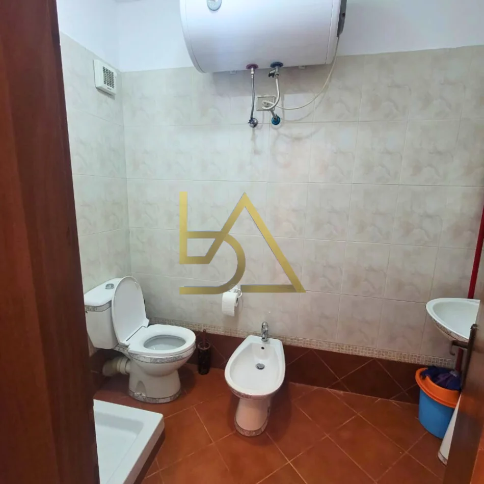 Durres, jepet me qera apartament 2+1+Ballkon Kati 2, 500 € 