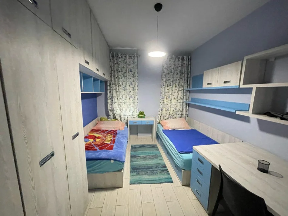 Tirane, jap me qera apartament 2+1+Ballkon Kati 4, 100 m² 550 € (Kodra e Diellit)