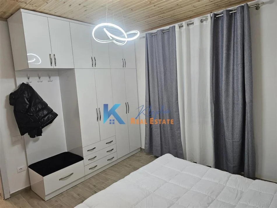 Tirane, jap me qera apartament 1+1 Kati 1, 50 m² 450 € (Laprake)