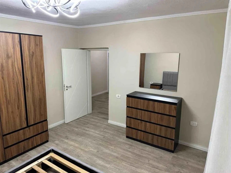 Tirane, jepet me qera apartament 1+1+Ballkon Kati 5, 60 m² 600 € (Shkolla e Baletit, prane Viva Market)