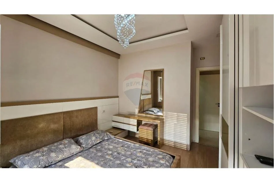 Tirane, jepet me qera apartament 2+1 , 95 m² 650 € (Kopshti Botanik)