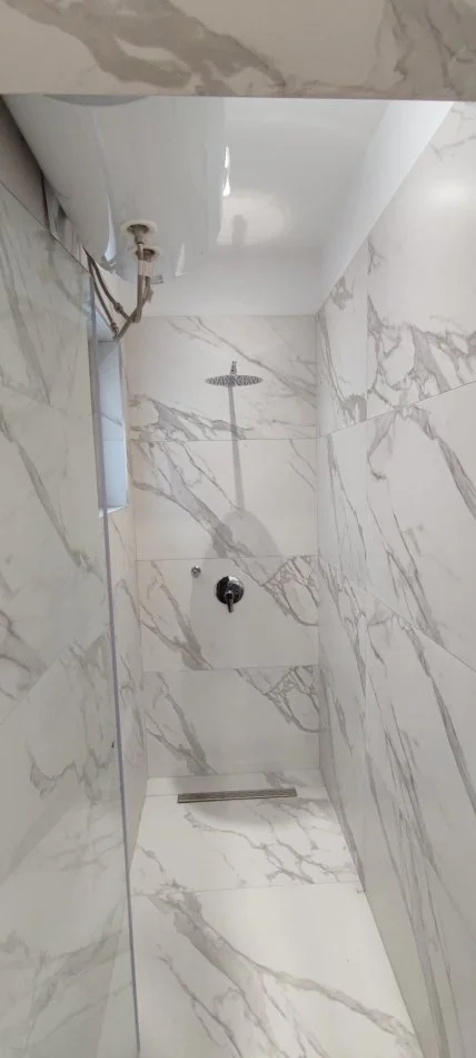 Tirane, jepet me qera zyre Kati 0, 200 m² 2.000 € (Parku Olimpik)