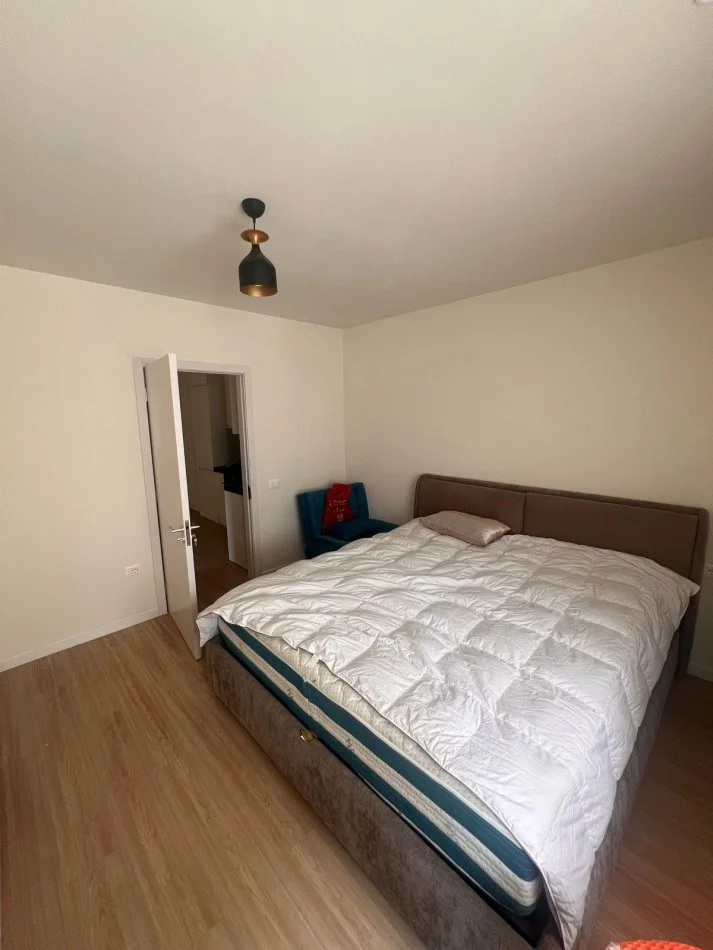 Tirane, jepet me qera apartament 2+1 Kati 5, 110 m² 950 € (Qender)