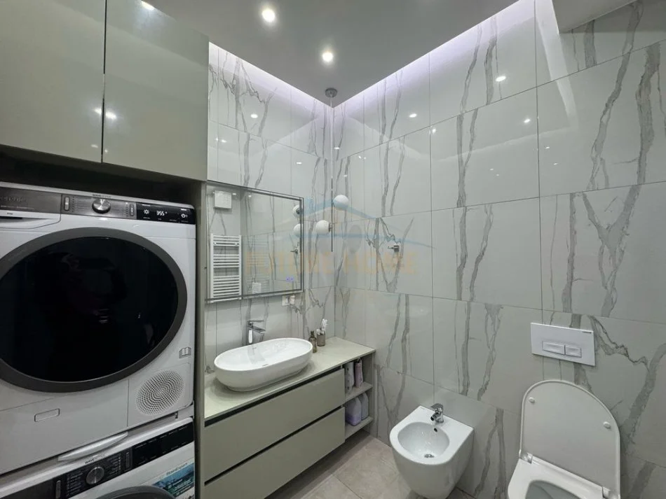 Tirane, shitet apartament 2+1+Aneks+Ballkon Kati 6, 80 m² 168.000 € (ali dem)