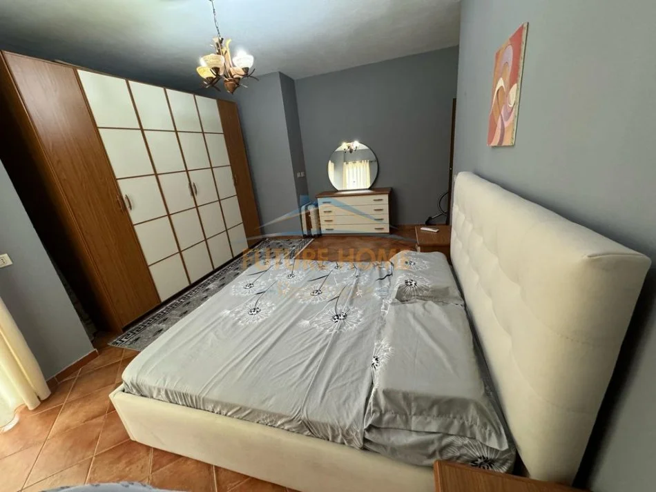 Tirane, jepet me qera apartament 2+1+Aneks+Ballkon Kati 3, 120 m² 800 € (liqeni)