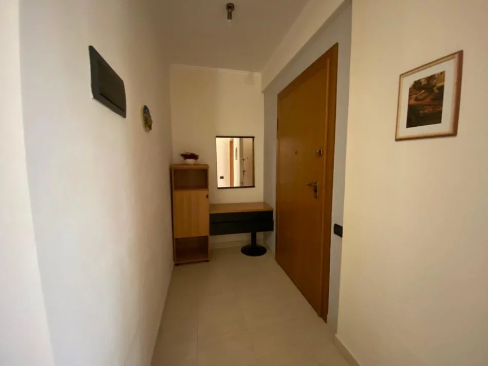 Tirane, jap me qera apartament 2+1+Ballkon Kati 2, 90 m² 650 € (Rruga Fortuzi)