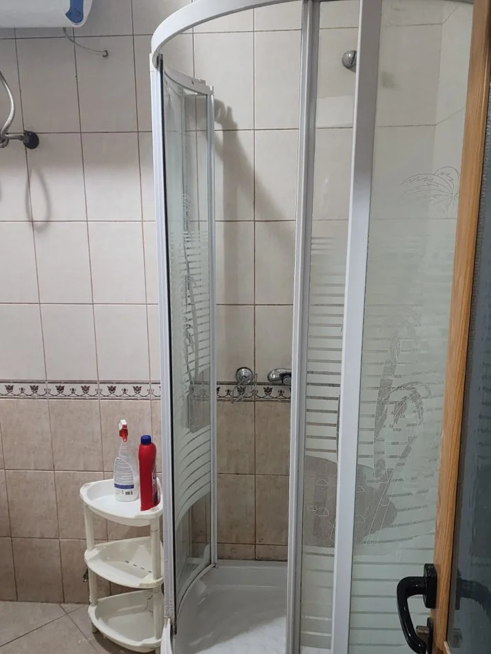 Tirane, jepet me qera apartament 1+1+Ballkon , 70 m² 500 € ne Qender ( Pazari i Ri )