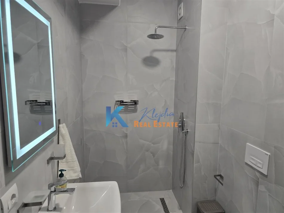 Tirane, jap me qera apartament 1+1+Ballkon Kati 6, 60 m² 450 € (Ali Dem, kompleksi Kaimi)