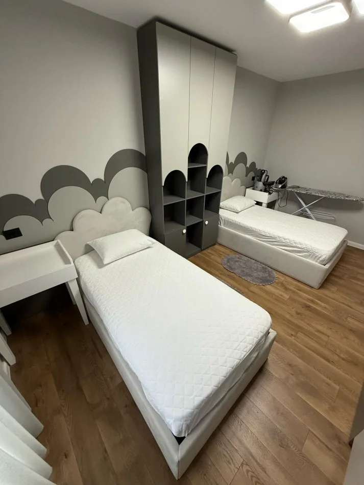 Tirane, jepet me qera apartament 2+1 Kati 2, 130 m² 1.600 € (TEG)