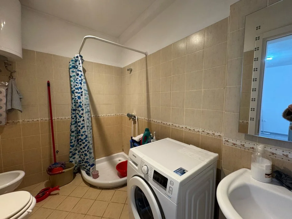 Tirane, jepet me qera apartament 2+1+Ballkon Kati 4, 80 m² 600 € (Ish Ekspozita)