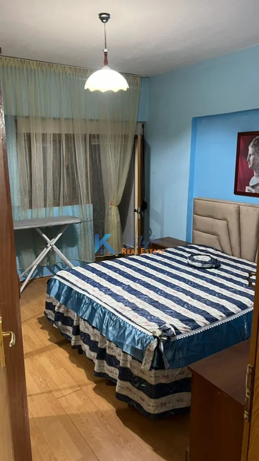 Tirane, jap me qera apartament 2+1+Ballkon Kati 3, 85 m² 600 € (Komuna e Parisit)