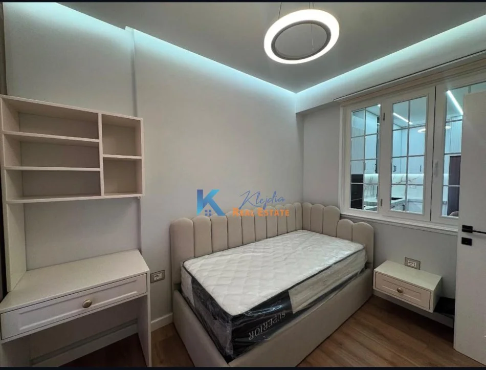 Tirane, jap me qera apartament 2+1+Ballkon Kati 5, 77 m² 900 € (Selvia, prane Supermarket Spar)