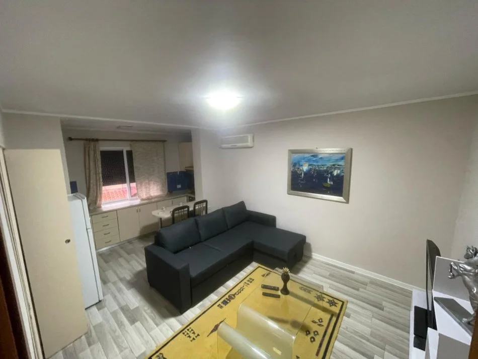 Tirane, jepet me qera apartament 1+1 Kati 5, 65 m² 500 € (Myslym shyri)