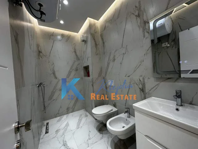 Tirane, jap me qera zyre Kati 9, 106 m² 75000 leke te Kompleksi Arlis, Rruga e Dibres