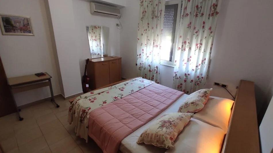 Tirane, jepet me qera apartament 2+1+Ballkon Kati 7, 100 m² 800 € (Bllok, prane Sky Tower)