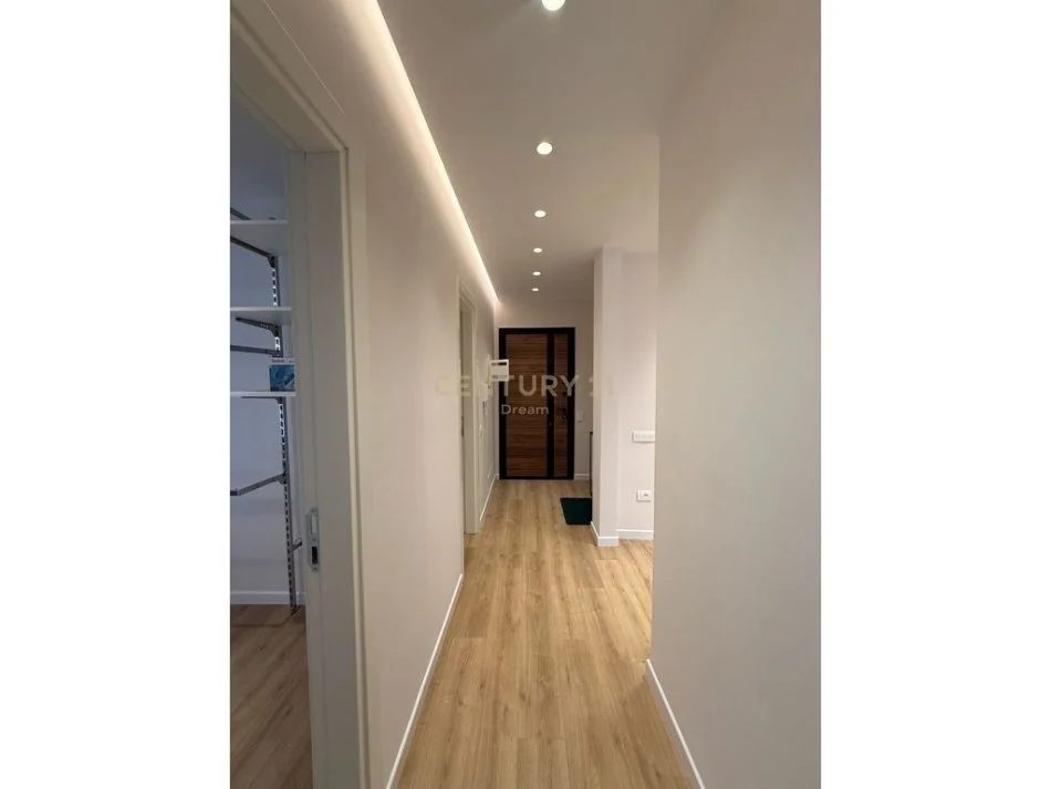Tirane, shitet apartament 2+1 Kati 6, 111 m² 245.000 € (Xhamllik,Ish-Profarma)