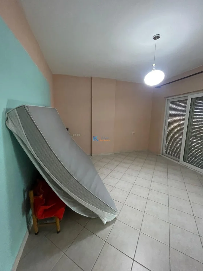 Tirane, jap me qera apartament 2+1+Ballkon Kati 8, 110 m² 550 € (Rruga Dritan Hoxha)