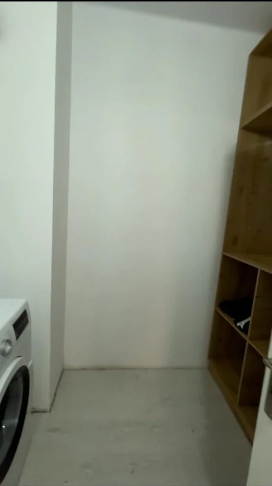 Tirane, jepet me qera apartament 2+1+Ballkon Kati 4, 87 m² 450 € (Shkoze)