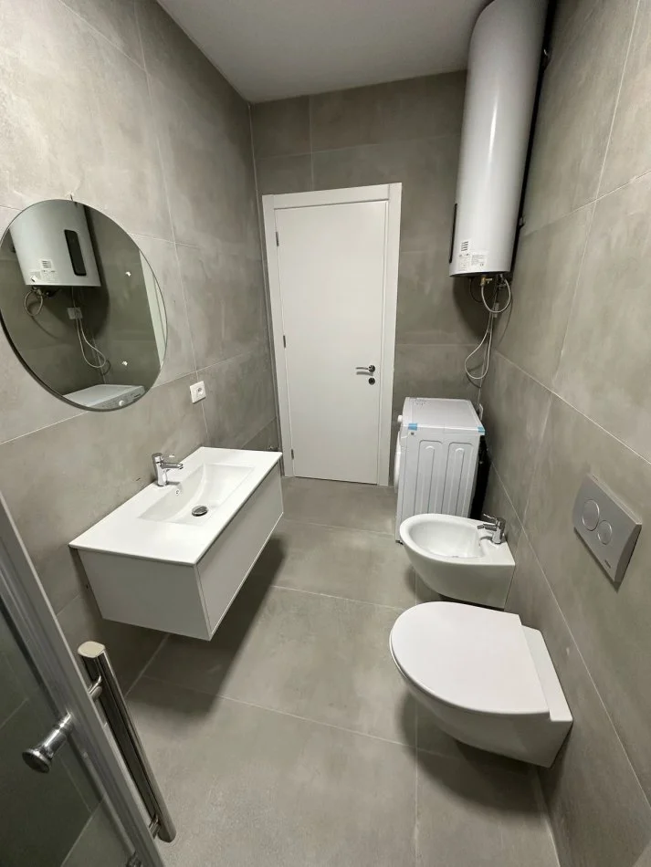 Tirane, jepet me qera apartament 2+1+Ballkon Kati 11, 110 m² 550 € (Rruga e Kavajes)
