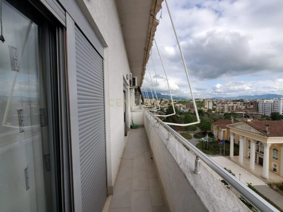 Tirane, jepet me qera apartament 2+1 Kati 7, 165 m² 650 € (Rruga Aleksander Moisiu, prane Ministrise se Kultures)