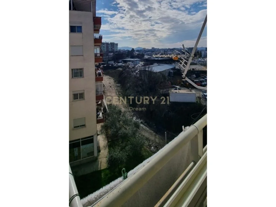 Tirane, shitet apartament 1+1 Kati 5, 71 m² 90.000 € (FRESKU)