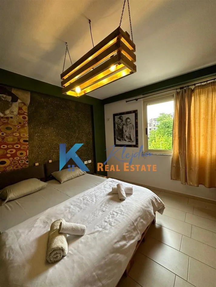 Tirane, jap me qera apartament 1+1+Ballkon Kati 2, 64 m² 600 € (afer Liqenit te Thate)