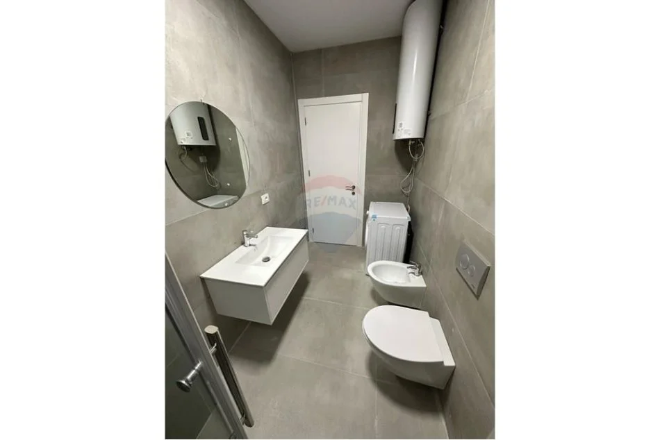 Tirane, jepet me qera 2+1+Ballkon Kati 3, 550 € (Rruga e Kavjes)