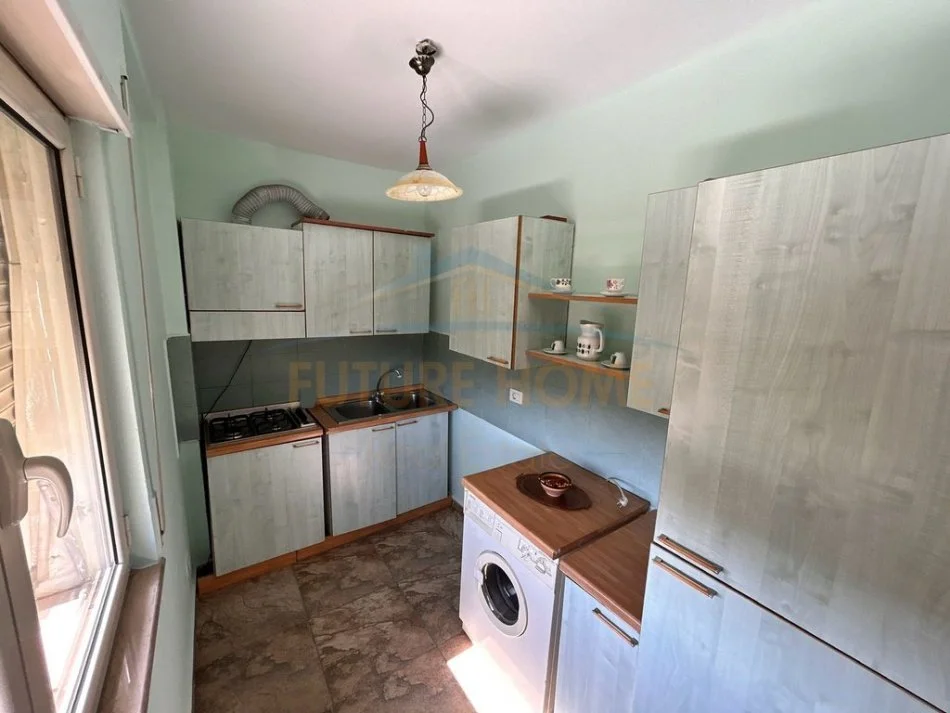 Tirane, jepet me qera apartament 2+1+Ballkon Kati 6, 115 m² 600 € (Rruga Fortuzi)