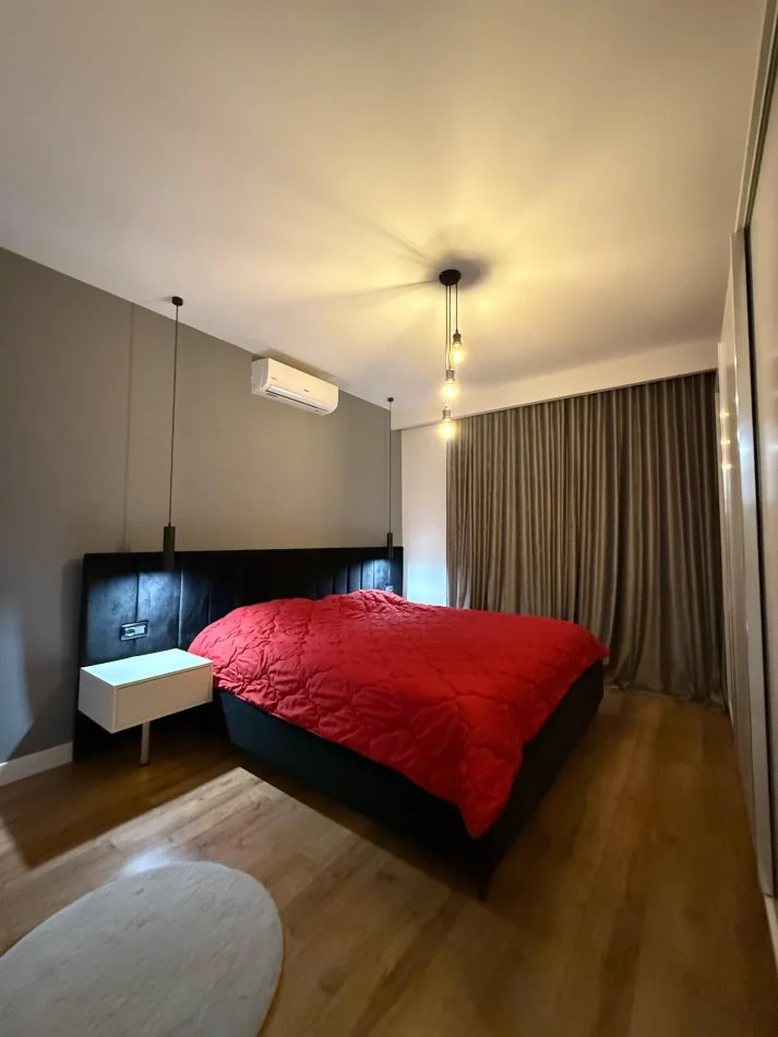 Tirane, jepet me qera apartament 1+1+Ballkon Kati 11, 70 m² 700 € (Komuna e Parisit, prane Kikes)