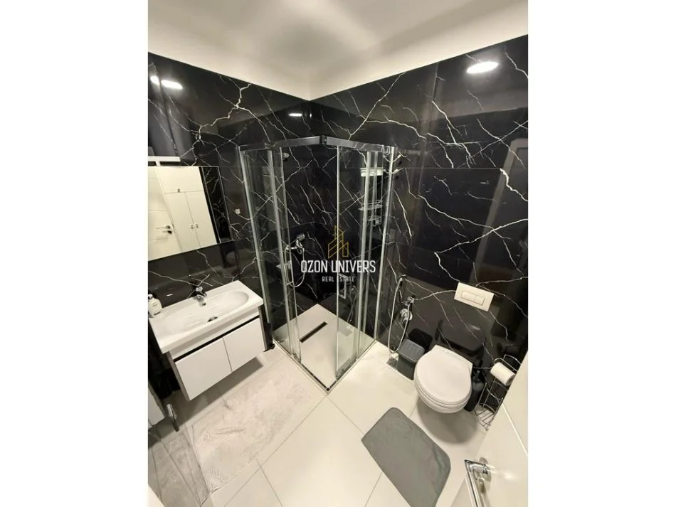 Tirane, jepet me qera apartament 1+1 Kati 11, 70 m² 700 € (Komuna e Parisit)