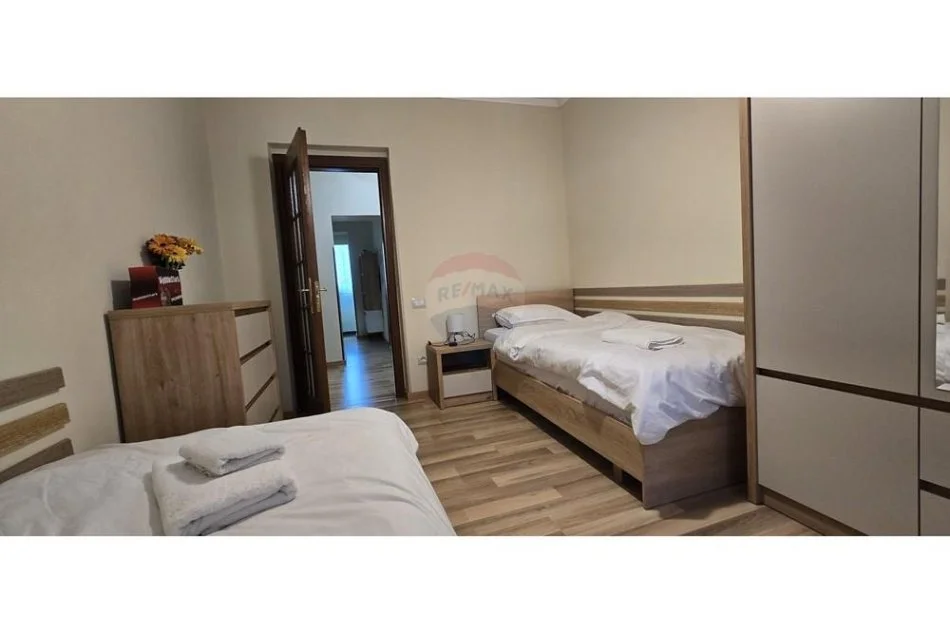 Tirane, jepet me qera apartament 2+1+Aneks+Ballkon , 100 m² 800 € (Pazari i Ri)