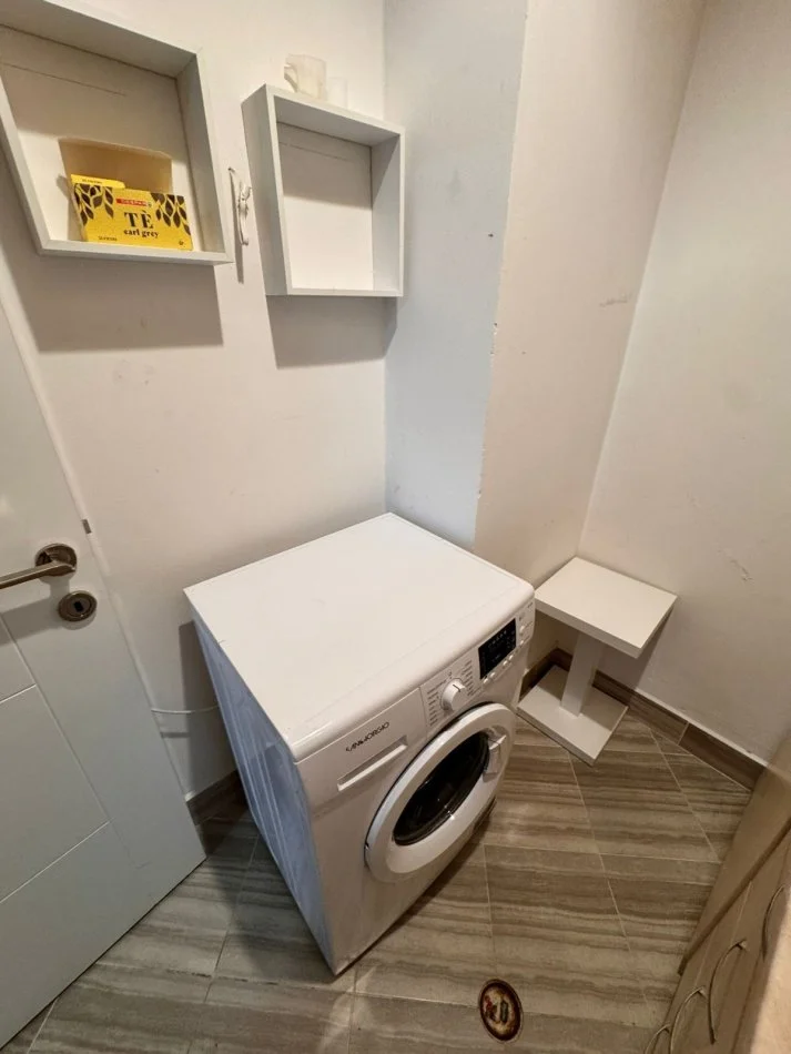 Tirane, jap me qera zyre Kati 3, 100 m² 850 € (Qender, prane Toptanit)