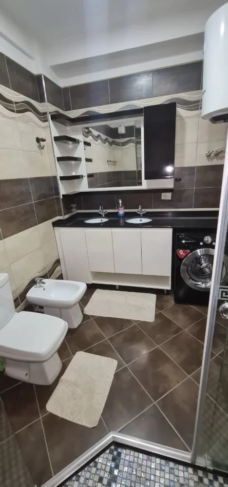 Tirane, jepet me qera apartament 3+1 Kati 2, 115 m² 750 € (Bulevardi i Ri)