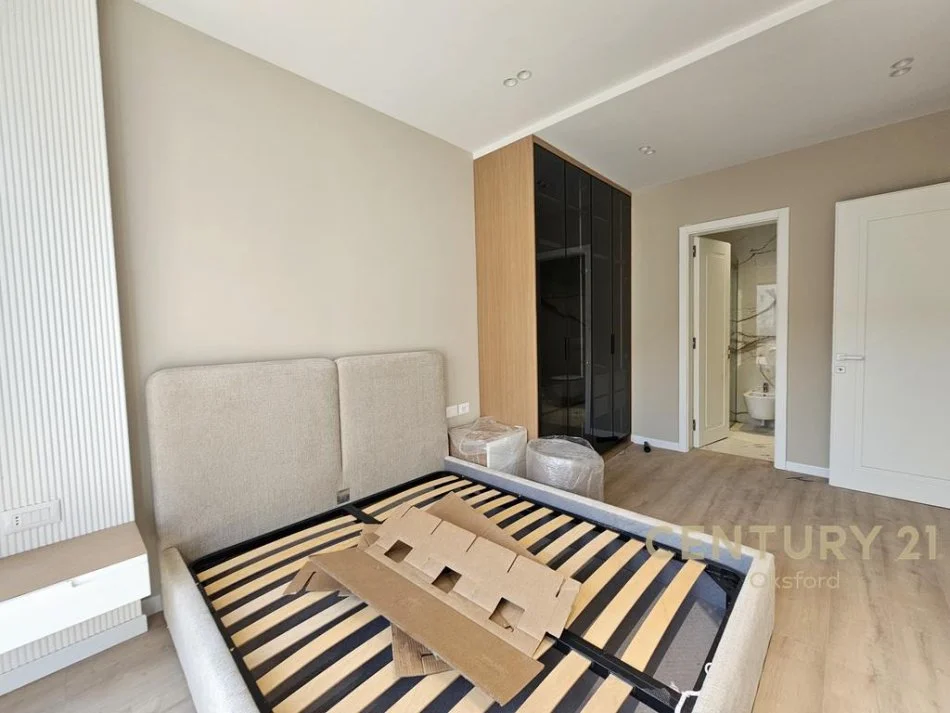 Tirane, shitet apartament 2+1 Kati 2, 111 m² 320.000 € (XHELUKSI)