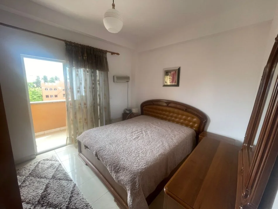 Tirane, jepet me qera apartament 3+1+Ballkon Kati 4, 130 m² 700 € (Rruga Bardhyl)
