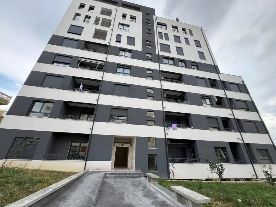 Tirane, jepet me qera 2+1+2 +Ballkon Kati 1, 90 m² 500 €