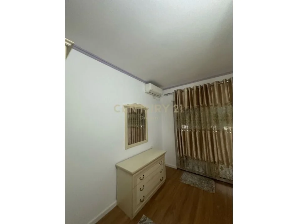Tirane, jepet me qera 2+1 Kati 2, 101 m² 480 € ,Fresk