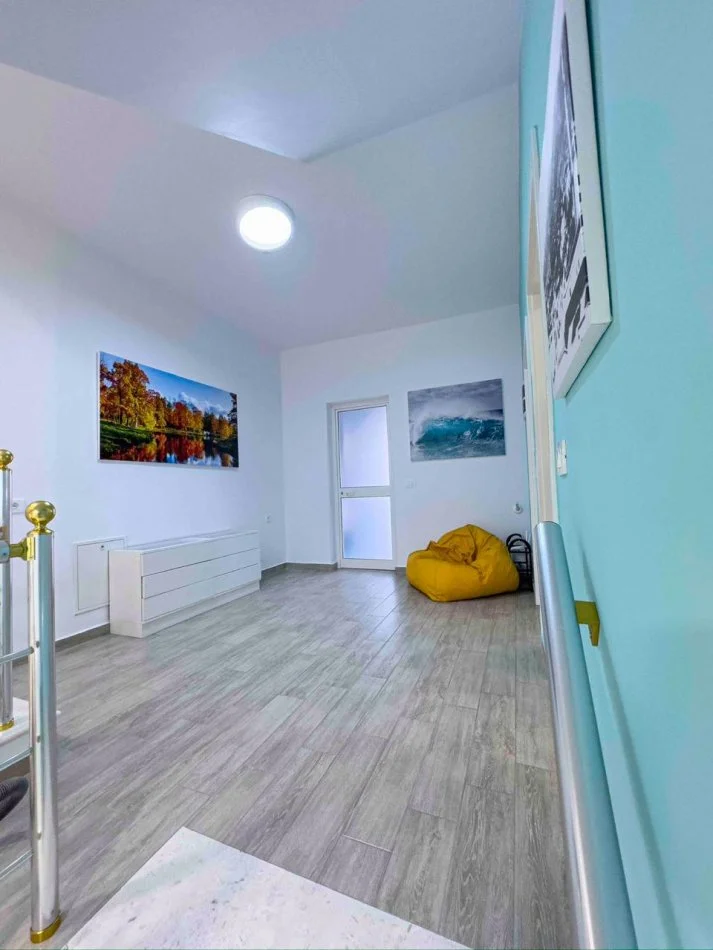 Tirane, jepet me qera Vile 2+1 Kati 0, 330 m² 1.100 € (Prane Vilave Germane)