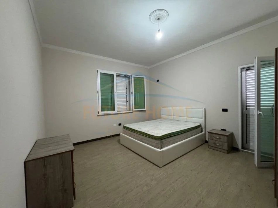 Durres, jepet me qera Vile Kati 3, 384 m² 1.000 € (Kryqit të Kuq, Durrës)