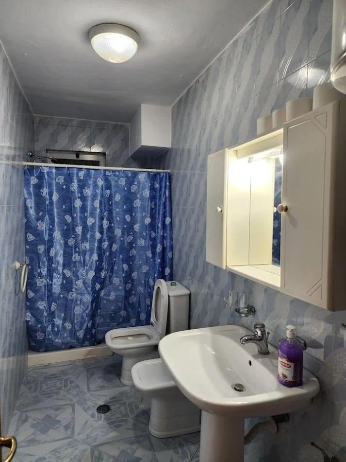 Tirane, jepet me qera apartament 1+1 Kati 2, 62 m² 500 € (Selvia)