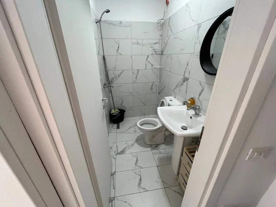Tirane, jepet me qera apartament 1+1 Kati 7, 44 m² 420 € (QSUT)