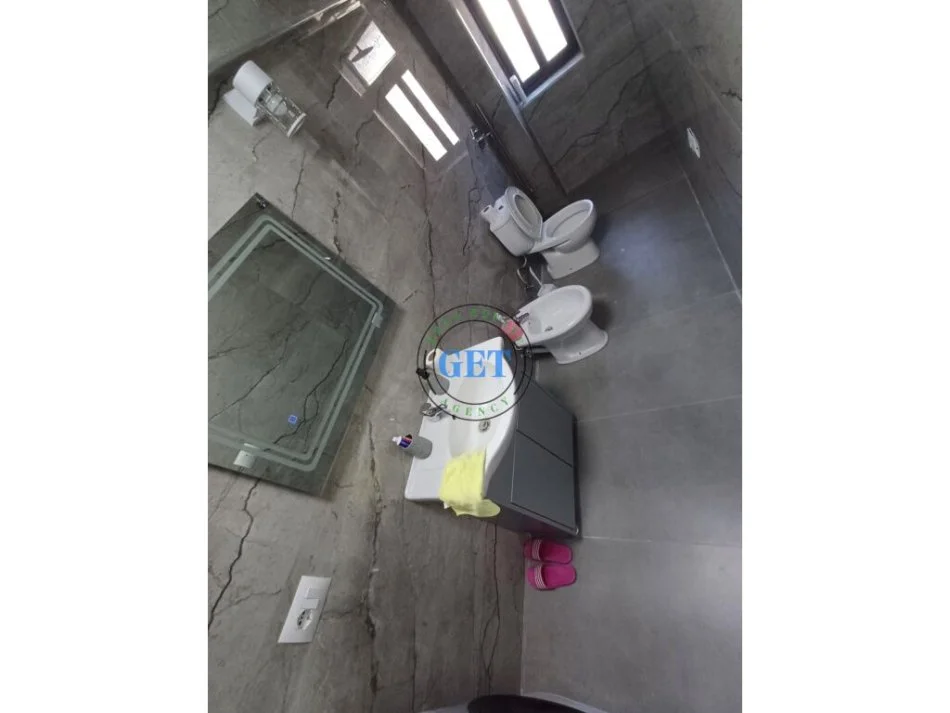 Durres, jepet me qera apartament 2+1 , 58 m² 300 € 