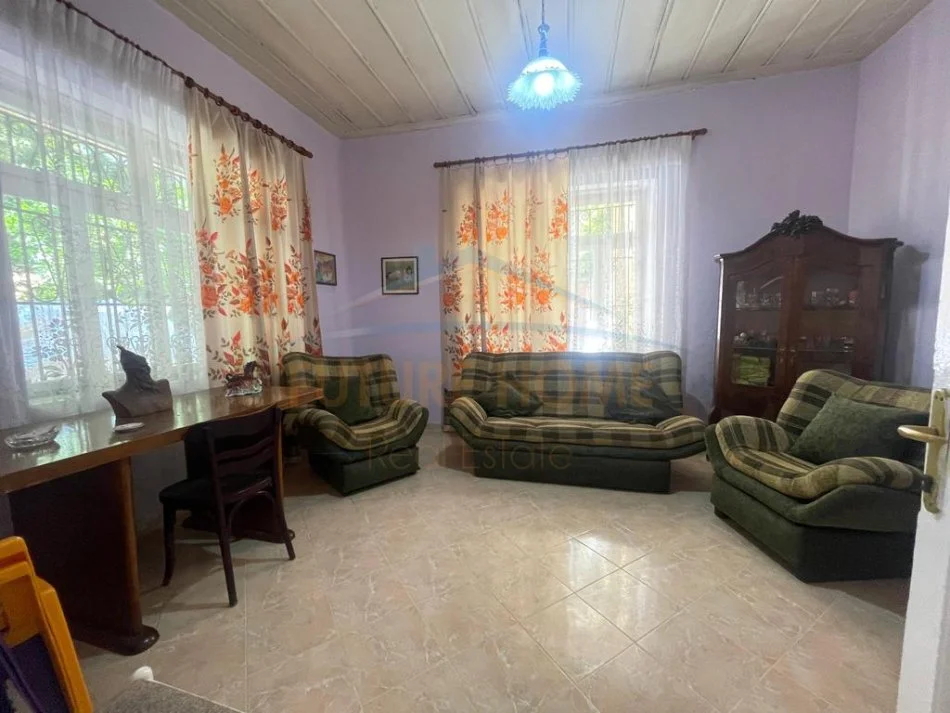 Tirane, jepet me qera apartament 3+1+Aneks+Ballkon Kati 0, 108 m² 800 € (myslym shyri)